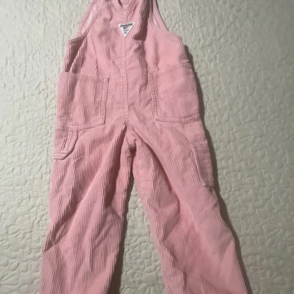 Oshkosh pink corduroy‎ overalls size 3T